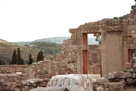 Knossos is located in rolling hills.