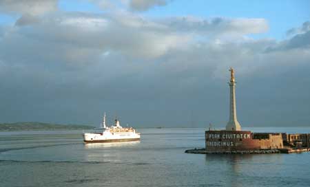 Statue and port of Messina in daylight