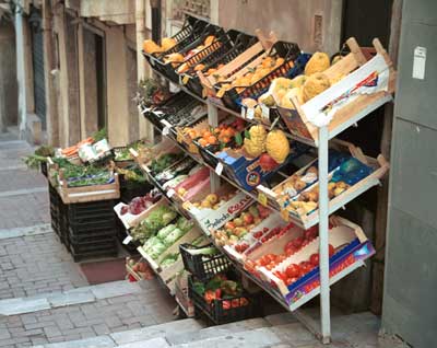 A grocer. Pretty typical all over southern Europe.